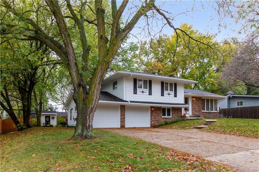 4 Level split with new exterior paint this summer