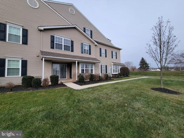 5506 Drawbridge Ct, Royersford, PA 19468 - photo 1