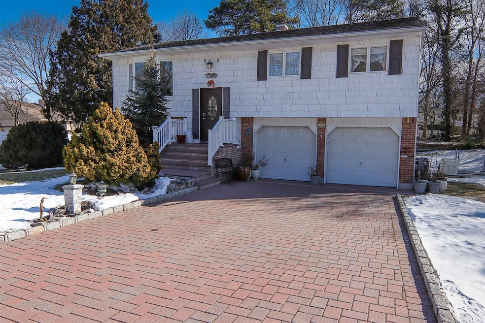 32 Ramondo Ln, Smithtown, NY 11787 - photo 1