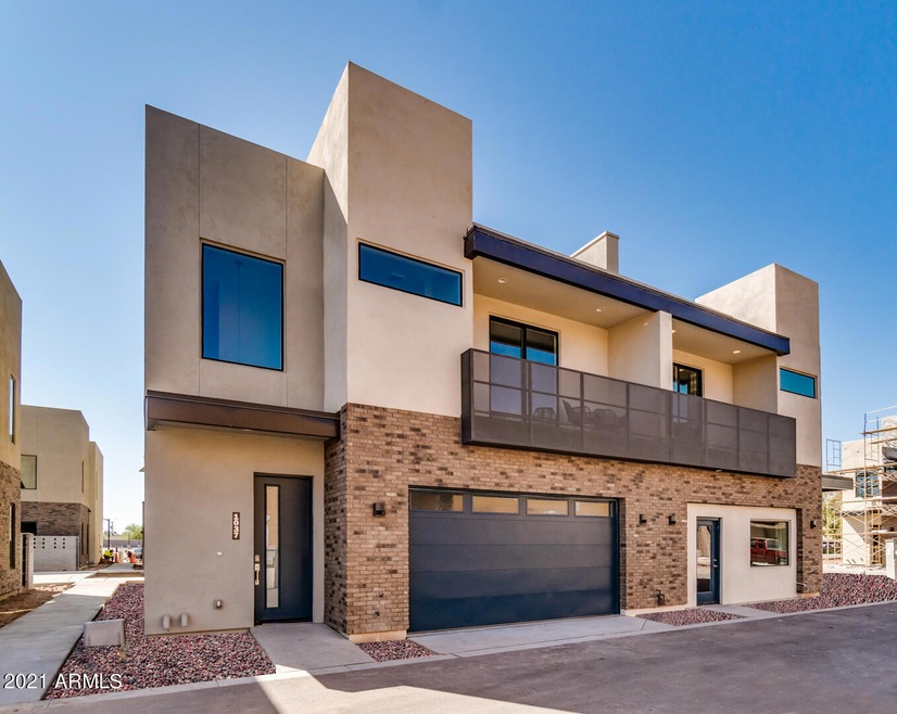 901 S Smith Rd Model 2-1