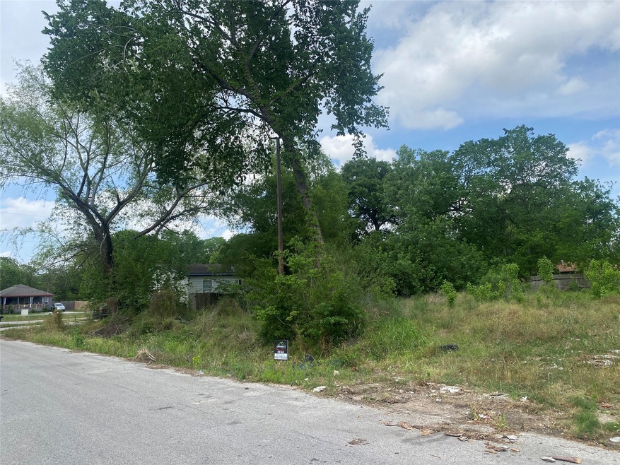 8406 Prairie View Dr, Houston, TX 77088 - photo 1