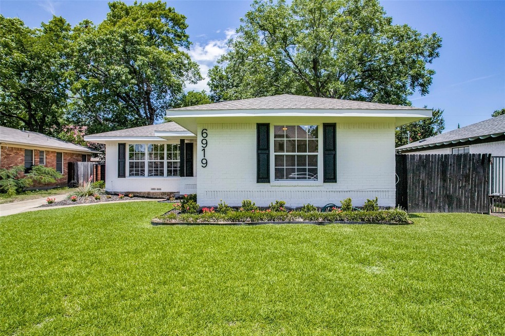 6919 Inverness Ln, Dallas, TX 75214 - photo 1