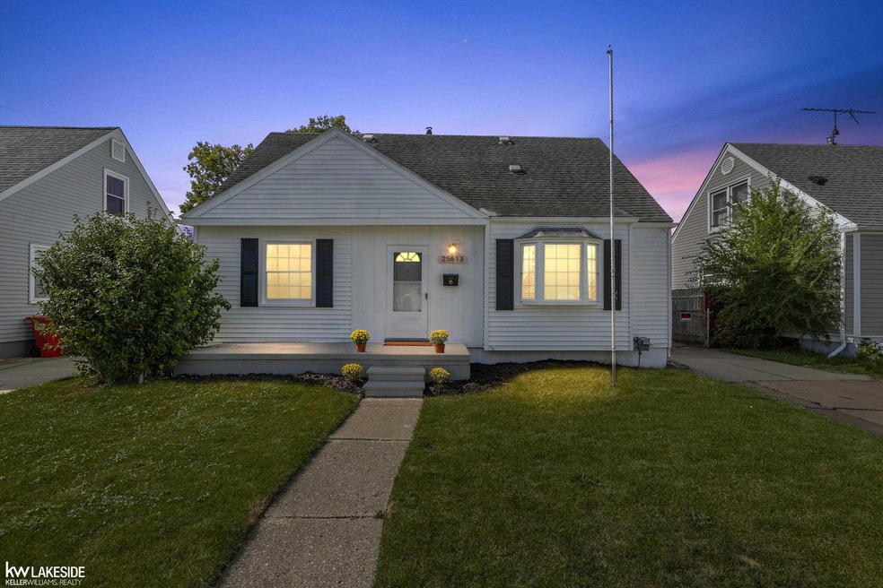 25613 Wiseman St, Roseville, MI 48066 - photo 1