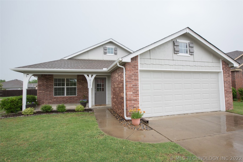 Charming One-Story with Neighborhood Park & Pool!