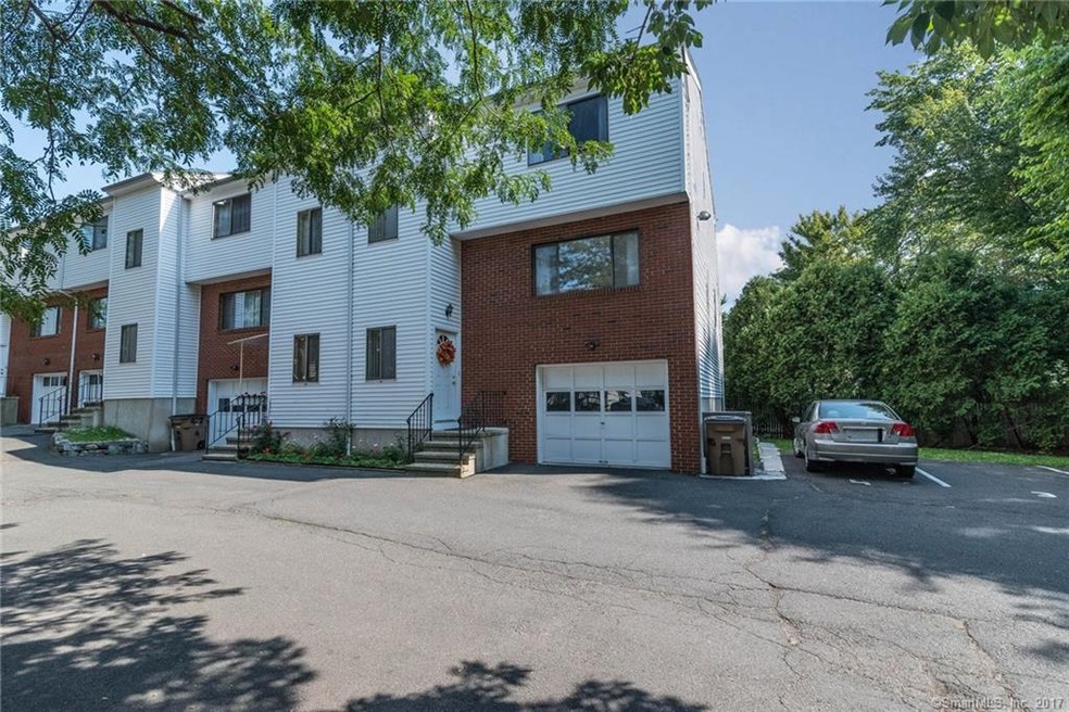 422 Courtland Ave unit 5, Stamford, CT 06906 - photo 1