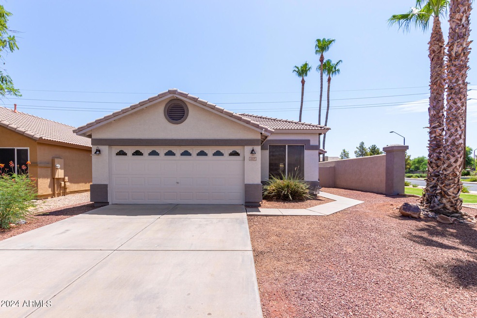 645 N Joshua Tree Ln, Gilbert, AZ 85234 - photo 1