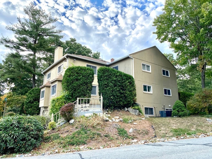 1 Loyalist Dr, Uxbridge, MA 01569 - photo 1