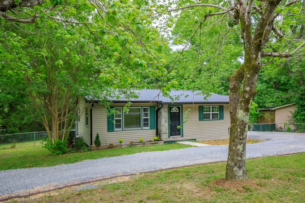 93 Corinth Rd, LaFayete, GA