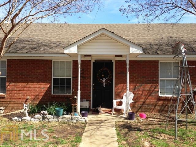 733 Stallings Rd unit C, Senoia, GA 30276 - photo 1