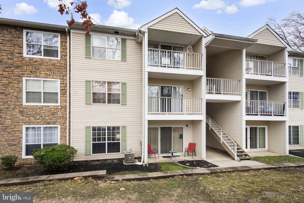 65 Mulberry Ct, Trenton, NJ 08619 - photo 1