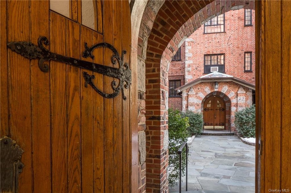 45 Pondfield Rd W unit 2A, Bronxville, NY 10708 - photo 1