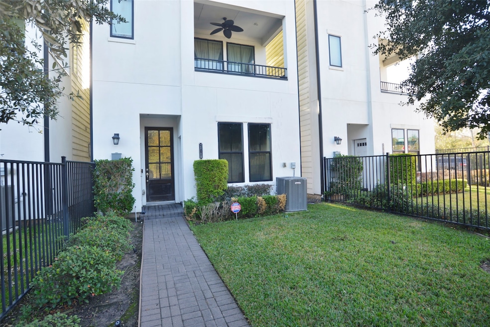 2818 Grand Fountains Dr unit H, Houston, TX 77054 - photo 1