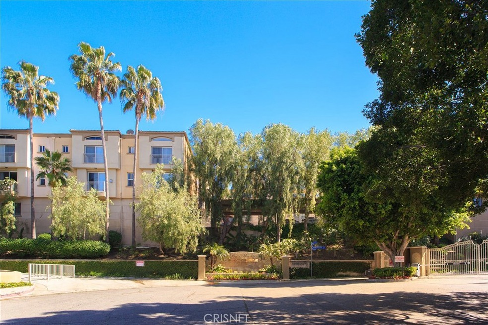 5220 Premiere Hills Cir unit 221, Woodland Hills, CA 91364 - photo 1