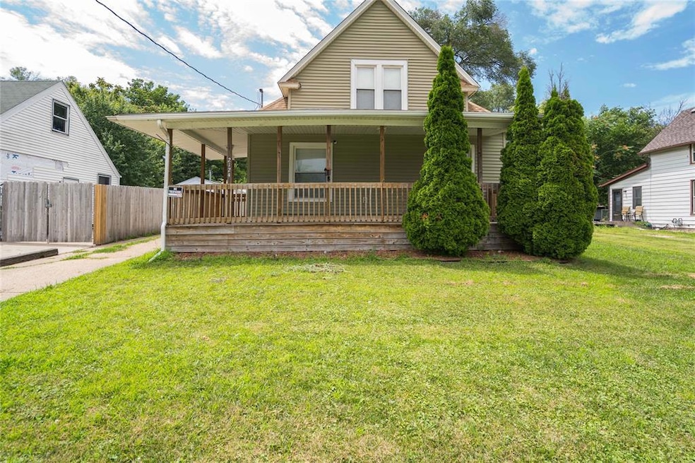 2124 E 23rd St, Des Moines, IA 50317 - photo 1