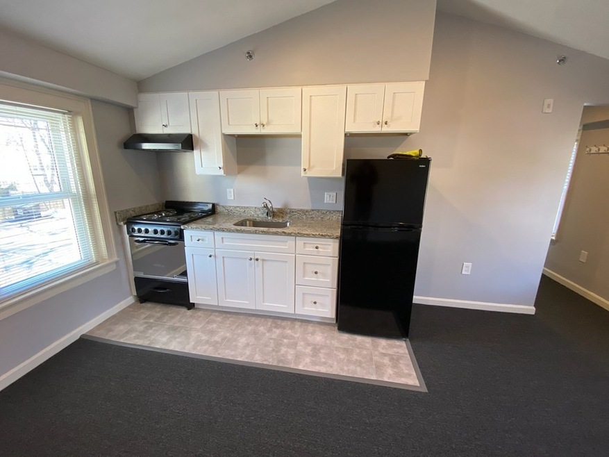 132 Pleasant St unit 4, Woburn, MA 01801 - photo 1