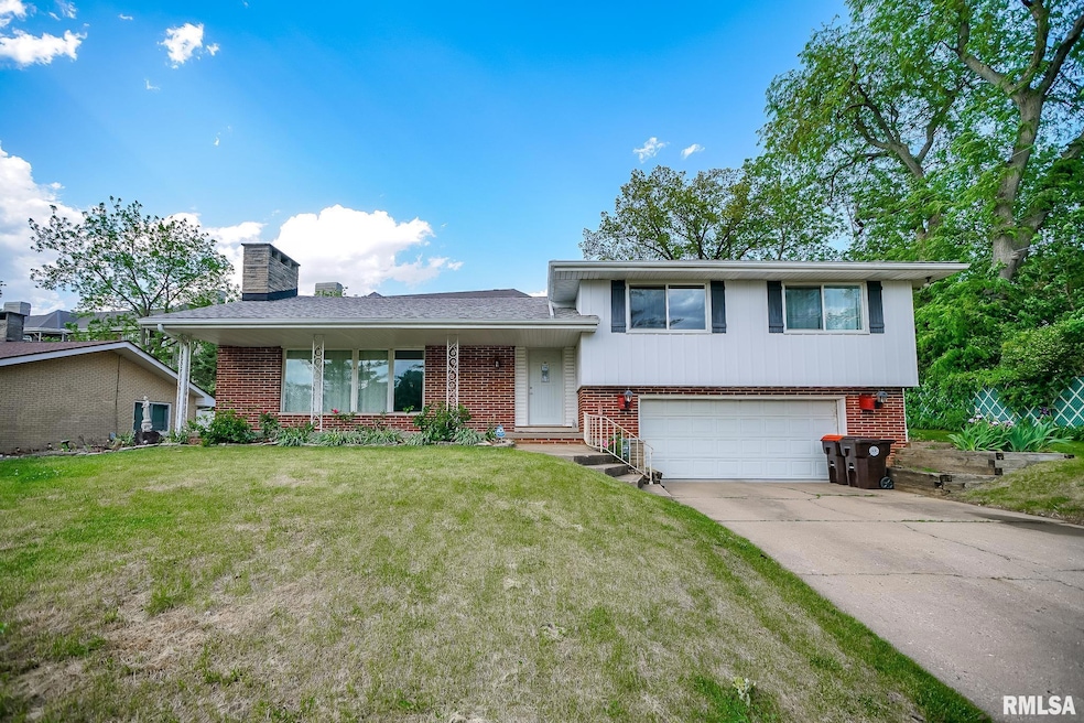 209 E Northridge Ln, Peoria, IL 61614 - photo 1