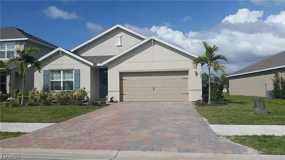 2625 Manzilla Ln, Cape Coral, FL 33909 - photo 1