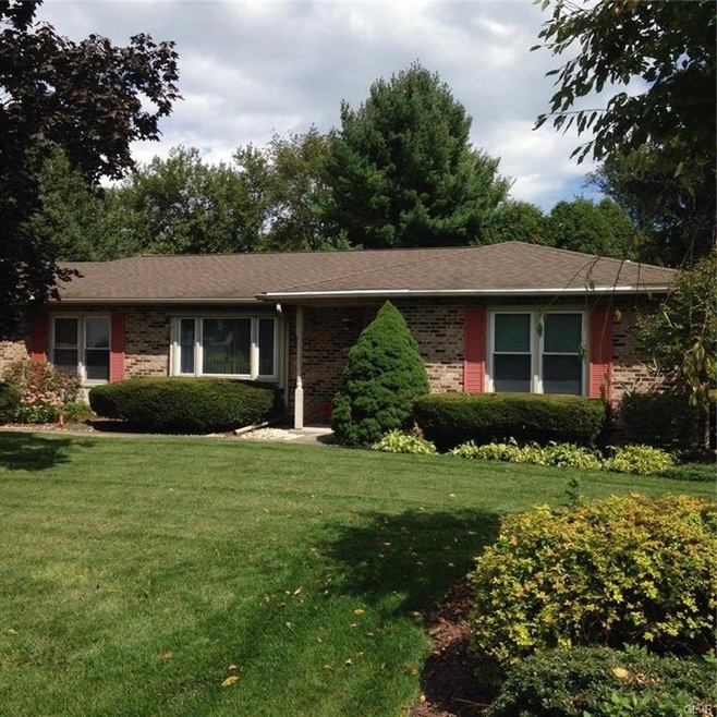 1541 Country Club Rd, Allentown, PA 18106 - photo 1