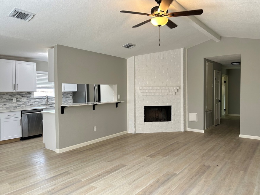 7747 Ashmole Ln, Houston, TX 77088 - photo 1