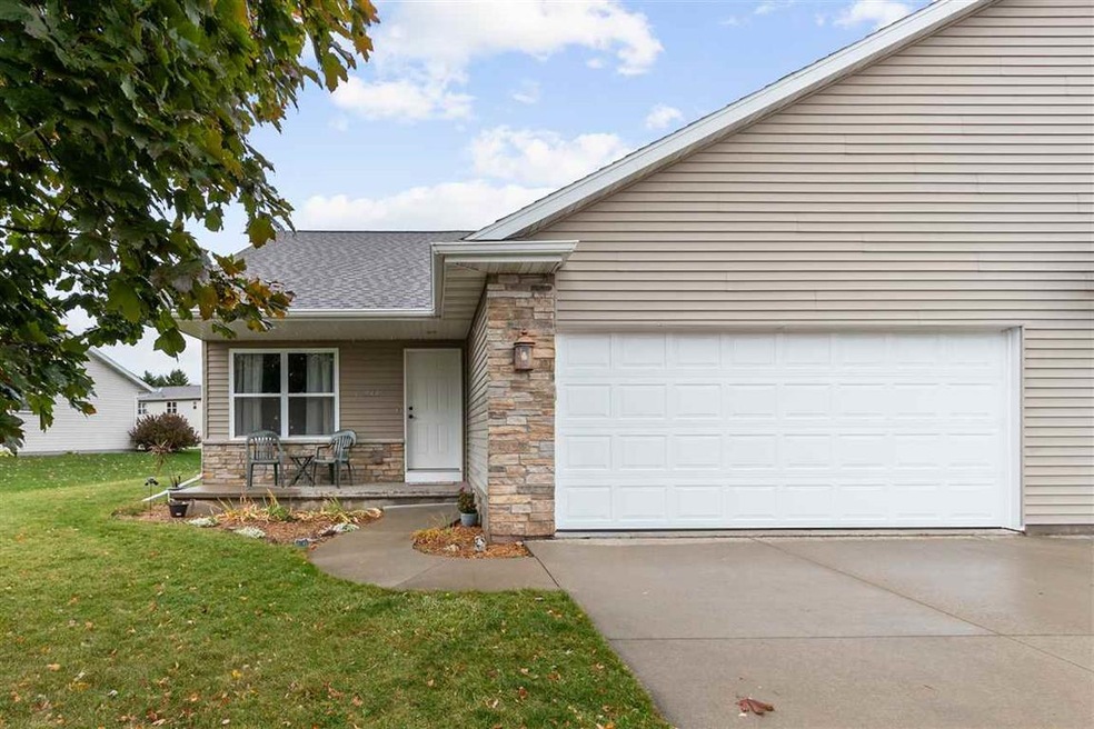 548 Harold Way, Appleton, WI 54915 - photo 1