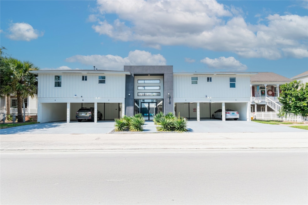 912 Church St unit 4, Galveston, TX 77550 - photo 1
