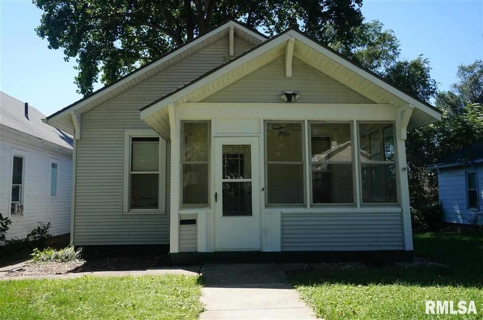 221 Willard Ave, Lincoln, IL 62656 - photo 1