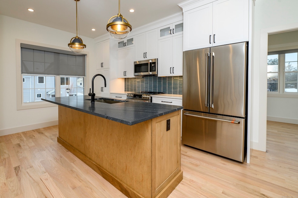 2620 Main St unit 10, Glastonbury, CT 06033 - photo 1