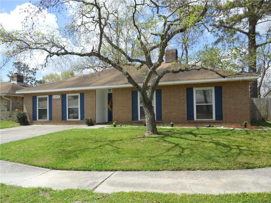 127 E Queens Dr, Slidell, LA 70458 - photo 1