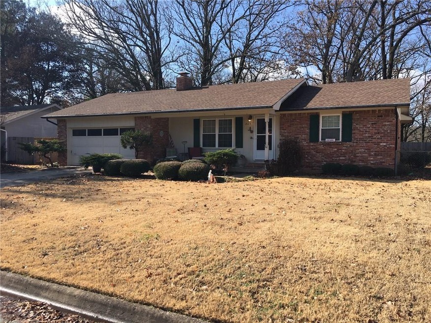 2125 S Clover Dr, Fayetteville, AR 72701 - photo 1