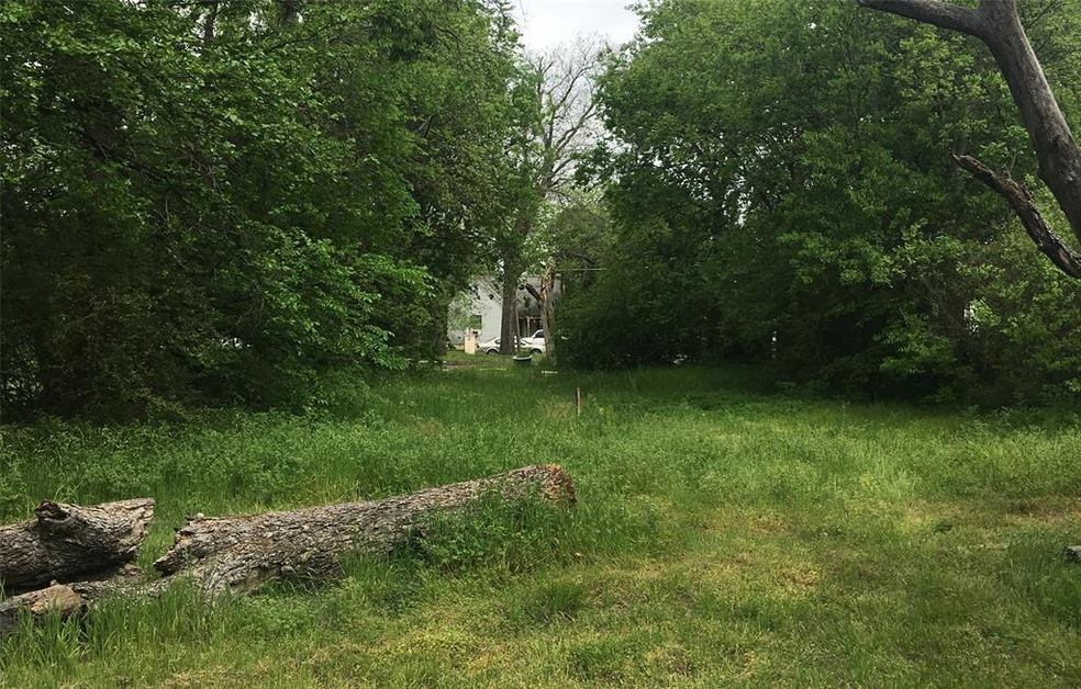 920 E Brown St, Cleburne, TX 76031 - photo 1