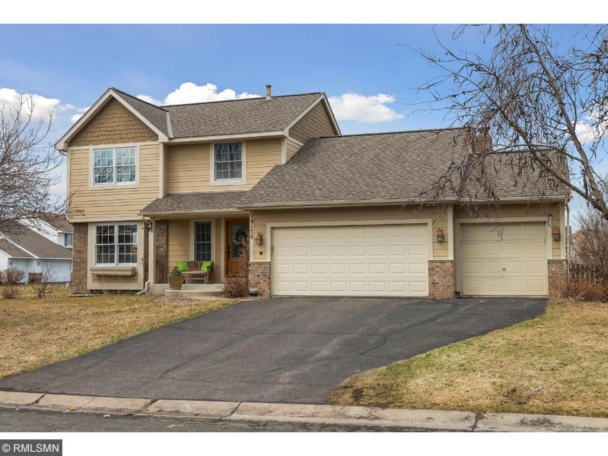 Gorgeous two story walking distance to Rush Creek 