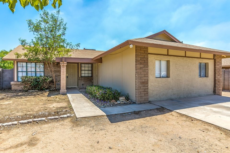 8937 W Flower St-1