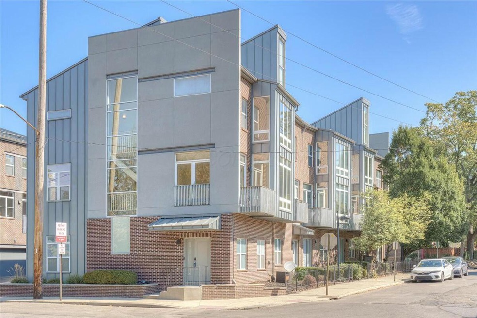 44 W Deshler