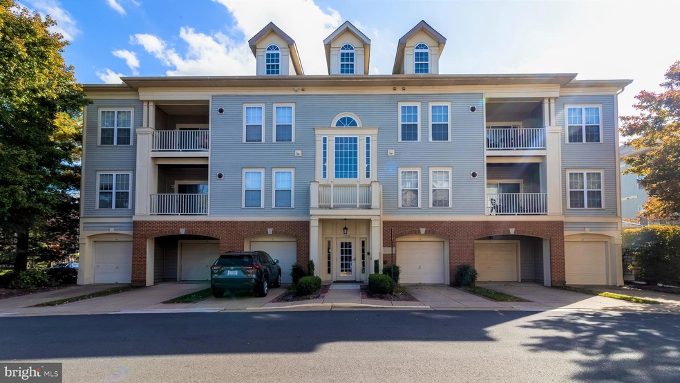 11338 Westbrook Mill Ln unit 303, Fairfax, VA 22030 - photo 1