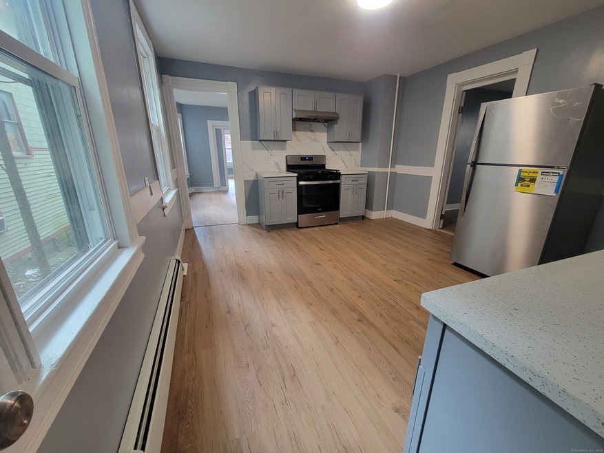 300 Willow St unit 1, Waterbury, CT 06710 - photo 1