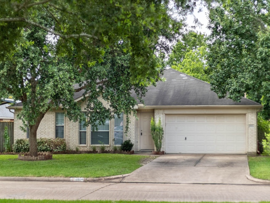 2804 Quail Run Dr, Alvin, TX 77511 - photo 1