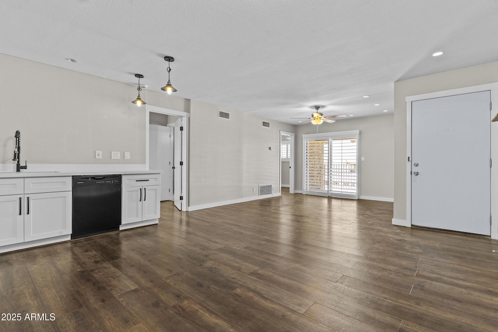 5525 E Thomas Rd unit K16, Phoenix, AZ 85018 - photo 1