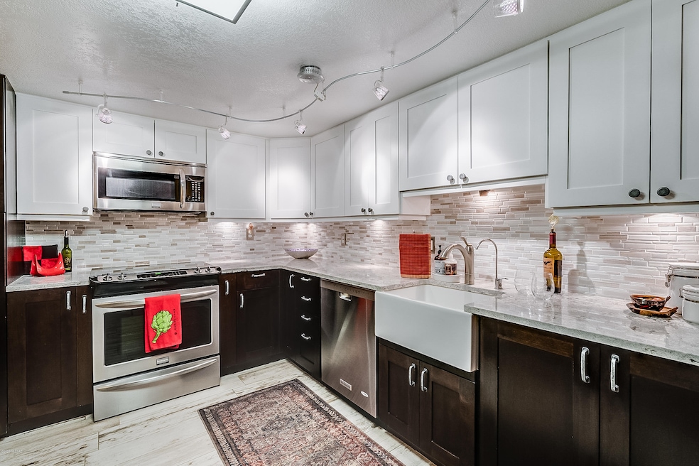 Beautiful updated condo