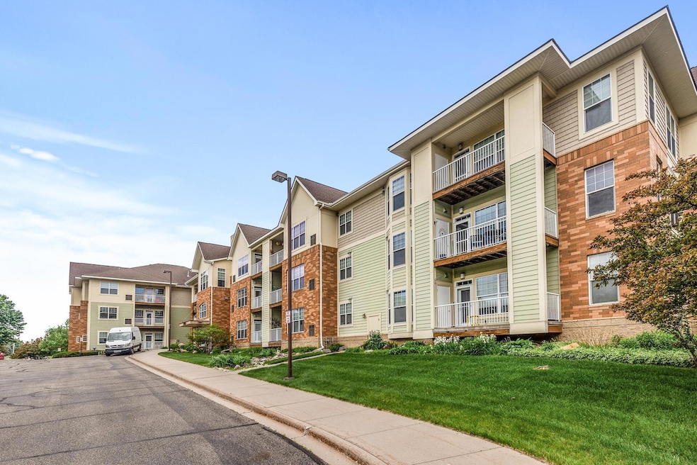5445 Boone Ave N unit 216, New Hope, MN 55428 - photo 1