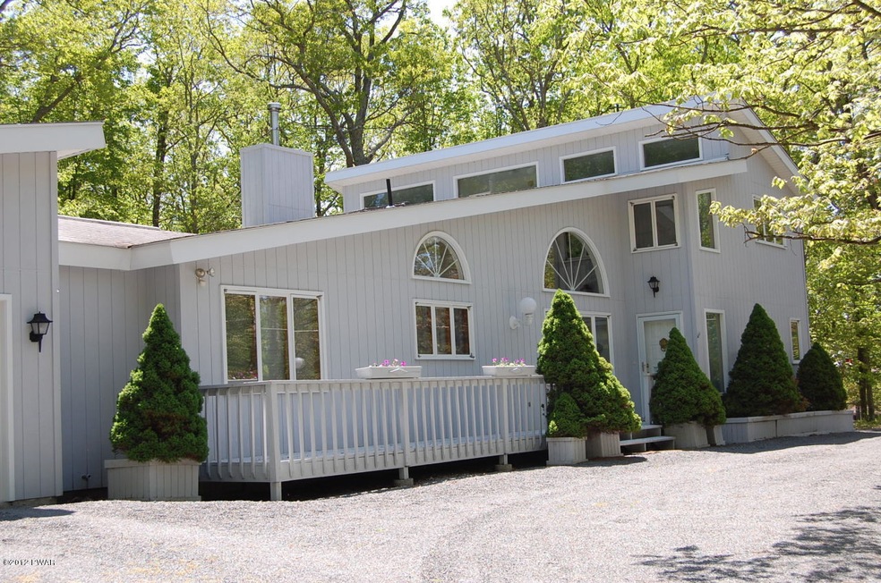 128 Buckboard Ln, Hawley, PA 18428 - photo 1