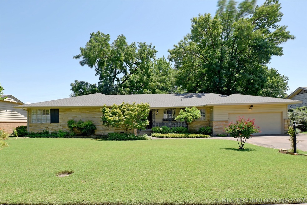 MID-CENTURY MODERN RANCH LOCATED IN DESIRABLE PATR