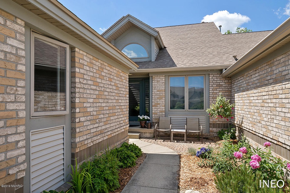 2457 Highridge Ln SE unit 8, Grand Rapids, MI 49546 - photo 1