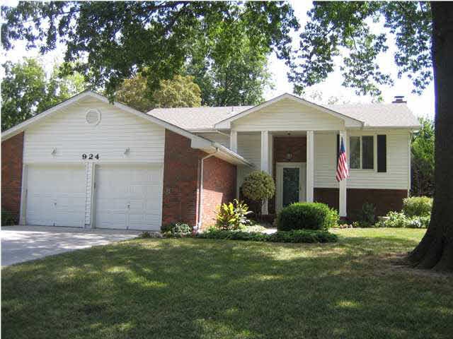 Front View. Easy care vinyl siding!