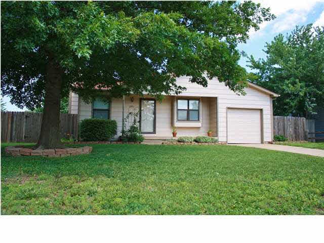 Great Price! Only $98,500! Well cared for home in 