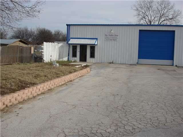 Exterior Front : Great condition exterior paint- b