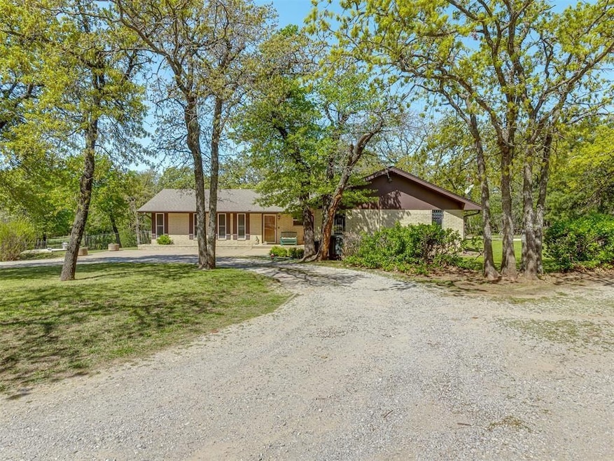 8417 Blackberry Ridge, Edmond, OK 73034 - photo 1