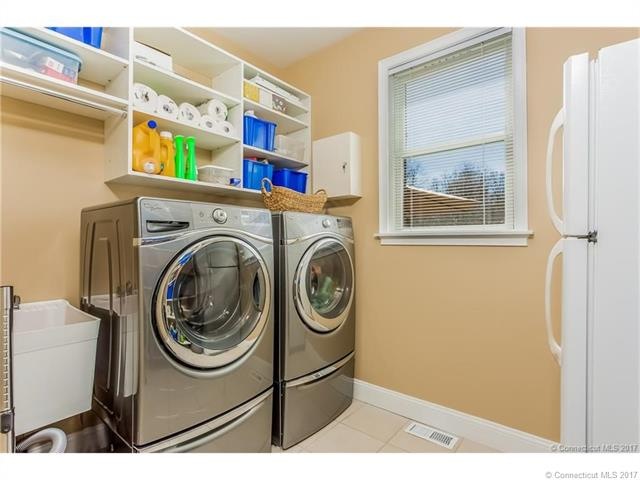 42 Pequot Ct, Pawcatuck, CT 06379 - photo 1