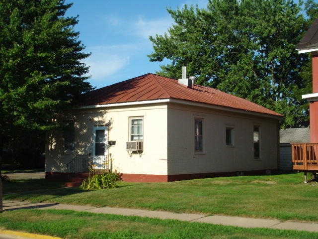 1005 7th St S, La Crosse, WI 54601 - photo 1
