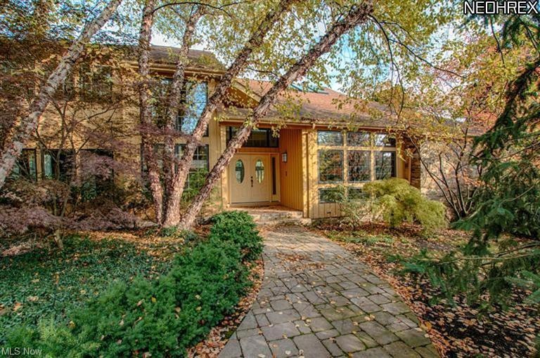 Welcome to 1 Pebblebrook Lane in beautiful Morelan