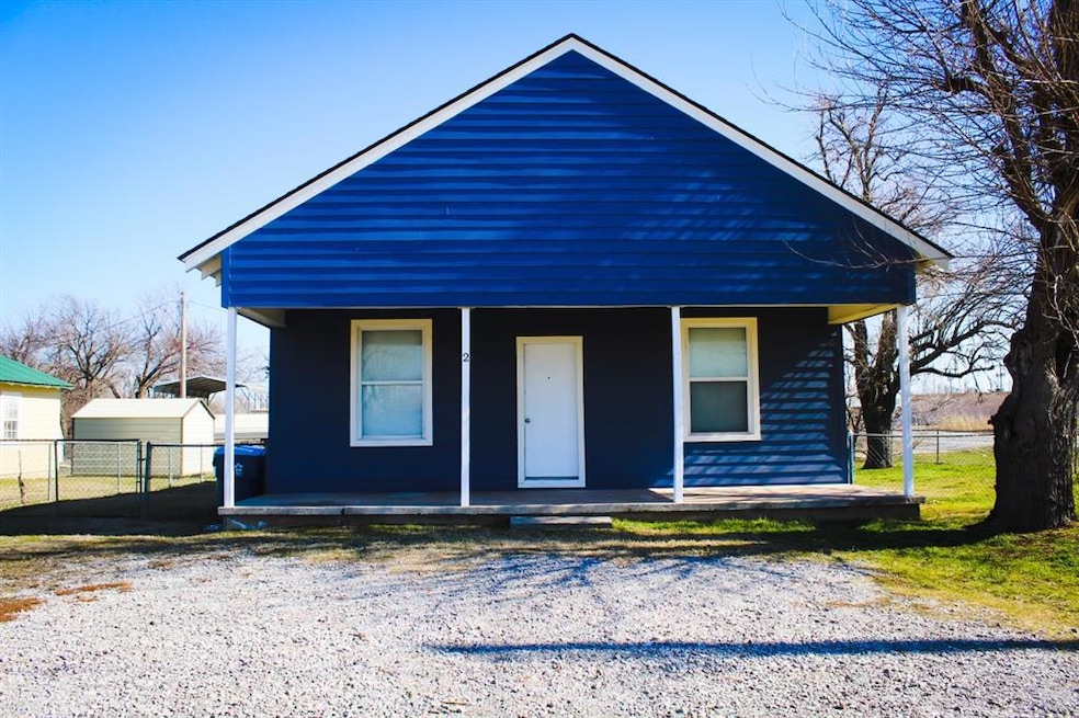 2 NW 6th St, Tuttle, OK 73089 - photo 1